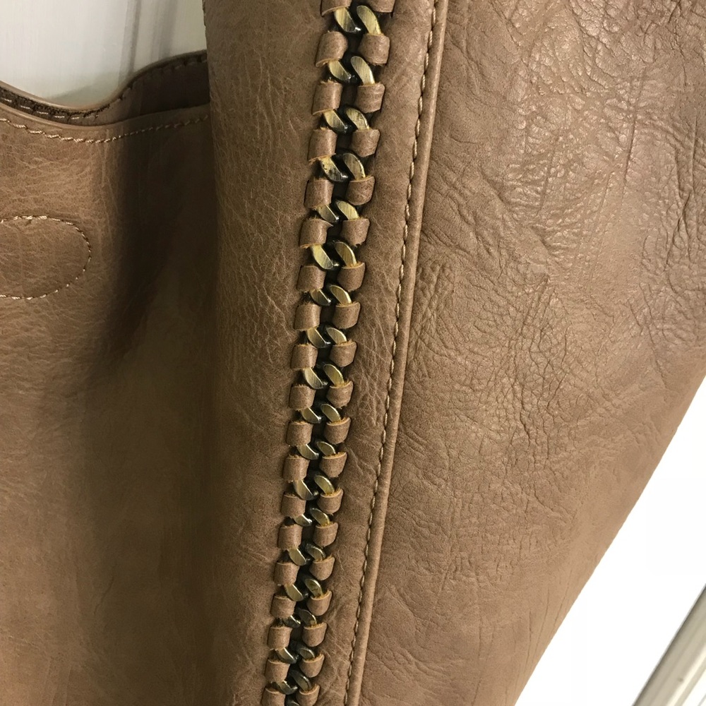Brown/tan colored bag with brass metal detailing - Picture 2 of 8
